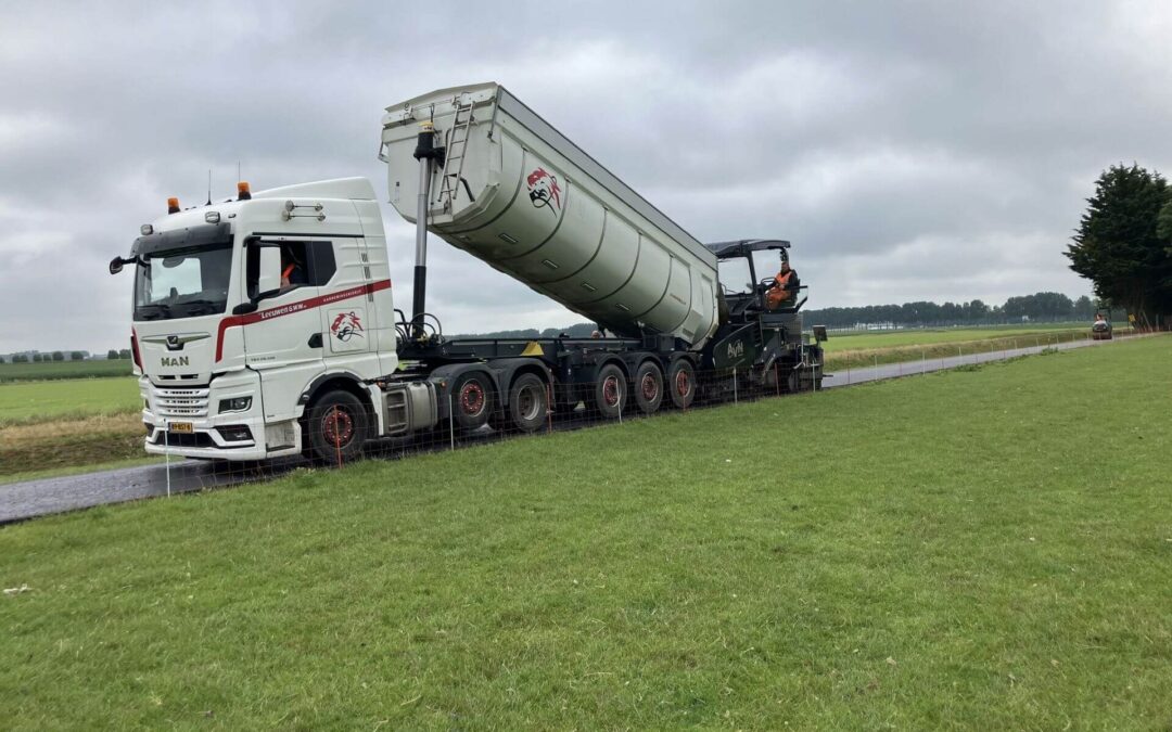 Strak in het asfalt: Toegangspad in Lisserbroek vernieuwd